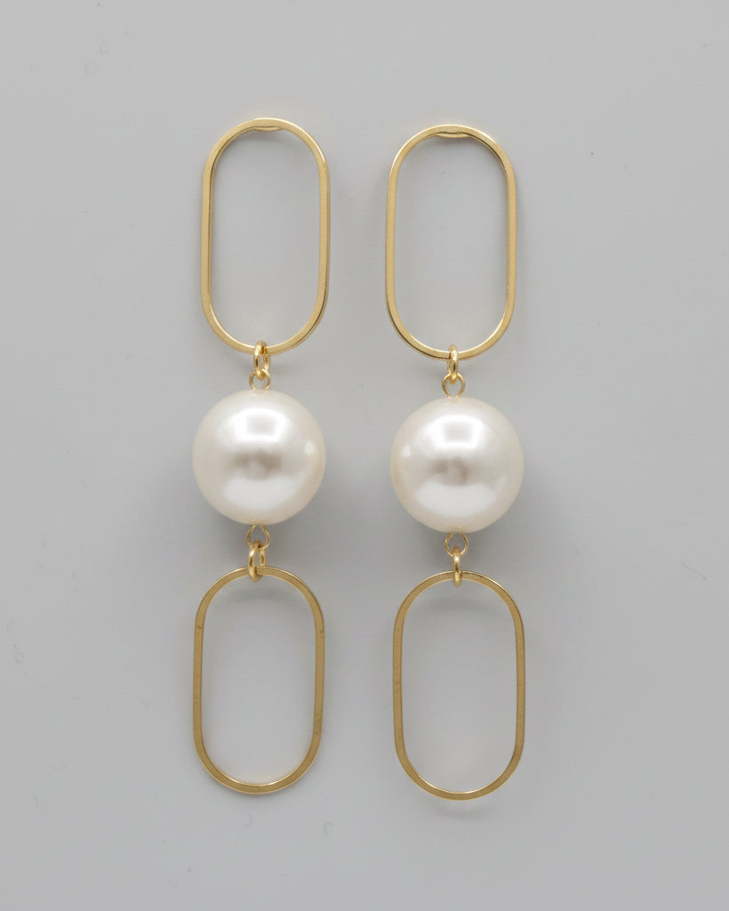 Statement Pearl Earring