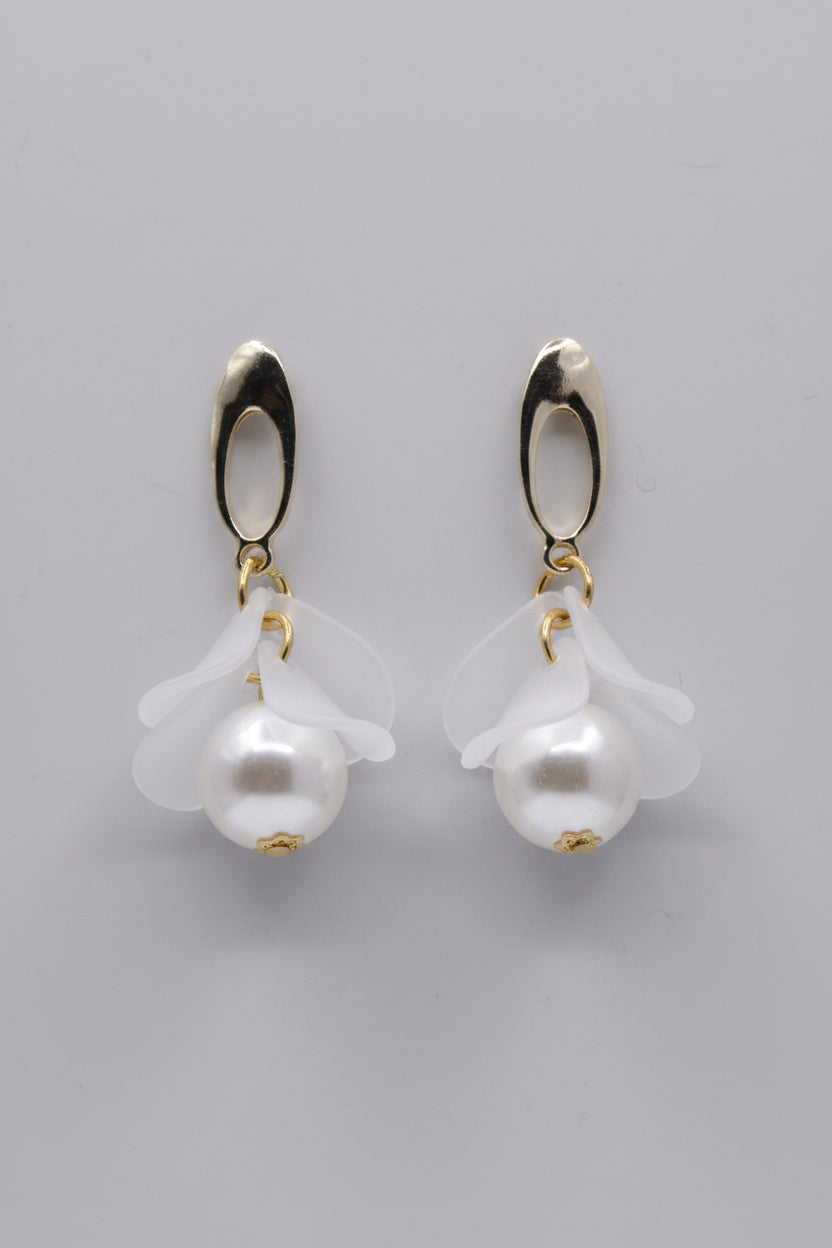 White Flower Pearl Earring
